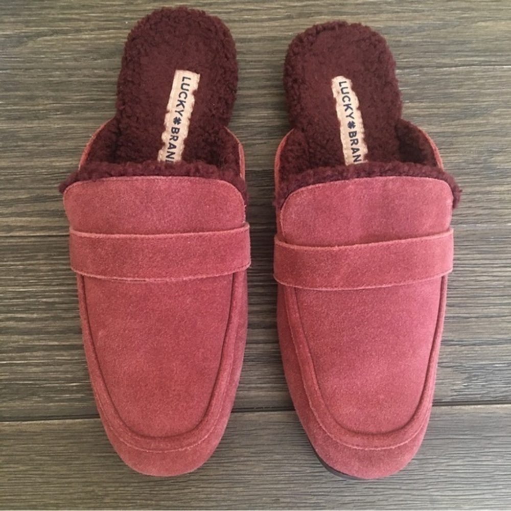 Lucky Brand Caydim Faux Suede Burgundy Flat Mules with Faux Fur size 7.5 M (38)
